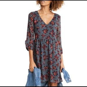 Moonblossom Ruffle-Sleeve Dress in Winter Orchid